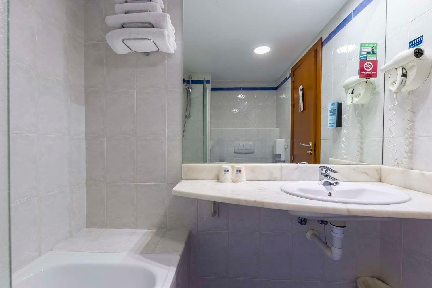 Travelodge Madrid Alcalá de Henares Dış mekan fotoğraf