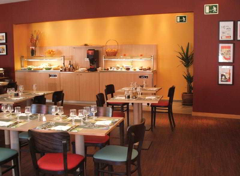 Travelodge Madrid Alcalá de Henares Restoran fotoğraf
